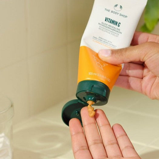 The Body Shop Vitamin C Glow Revealing Microdermabrasion